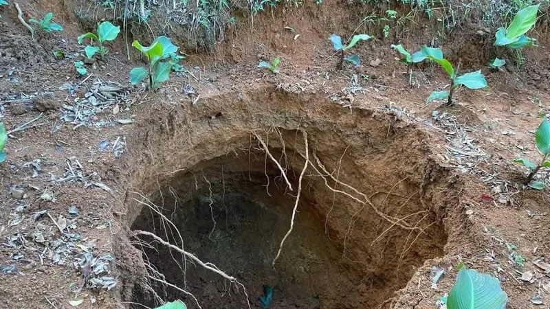 Liên tiếp xuất hiện các “hố lạ” ở miền Bắc, gây nguy hiểm cho người dân