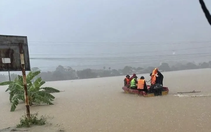 Thái Nguyên: Nước ngập lưng nhà do mưa lớn kéo dài