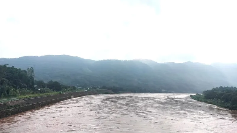 Miền Bắc mưa lớn, nước sông Hồng dâng cao