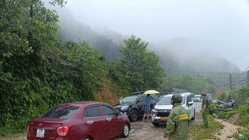 Mưa khắp cả nước, nhiều nơi mưa to kéo dài