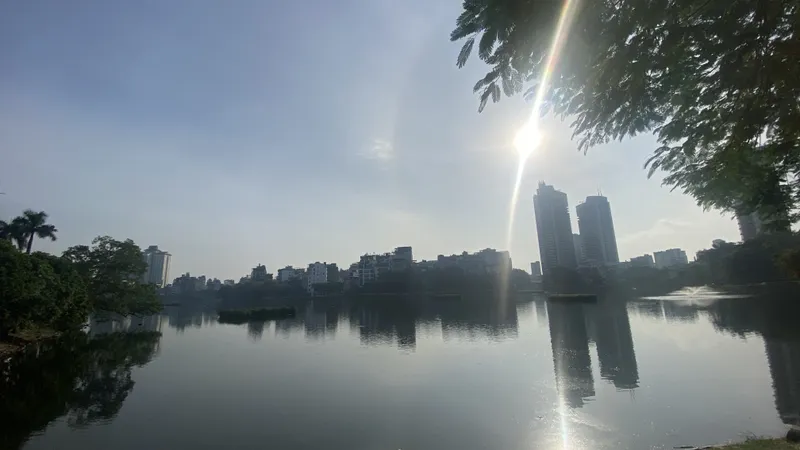 Nắng nóng bao trùm trước bão, tiêu thụ điện ở mức cao