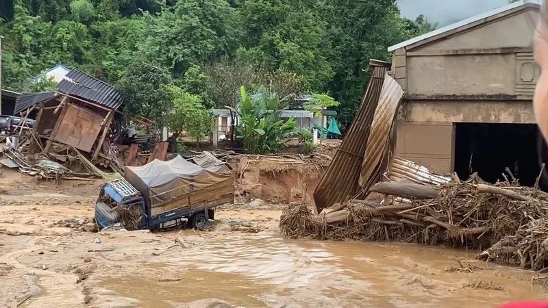 Lũ quét ở Sơn La, 2 người mất tích
