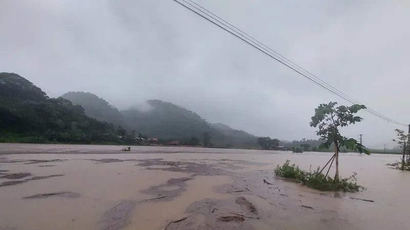 Bắt tay ứng phó mưa lũ, ngập lụt sau bão số 5