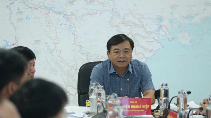 Sẵn sàng di dời dân, cho học sinh nghỉ học khi bão vào