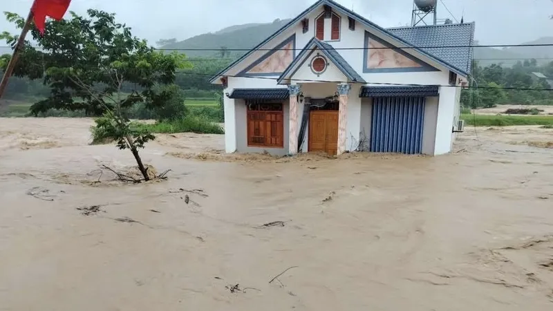 Chuyên gia khí tượng bác bỏ tin giả về bão Paolo