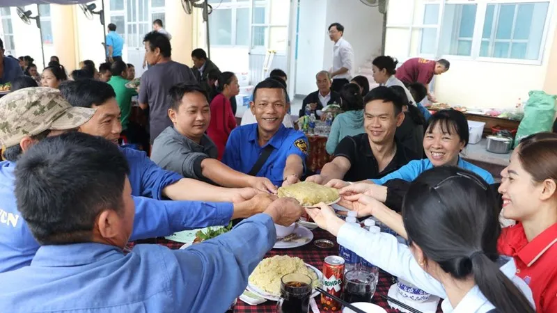Tết Bính Ngọ này, khắp nơi sẽ có “Bữa cơm tất niên công đoàn”