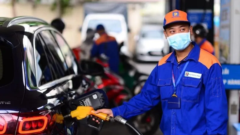 Giá xăng dầu đồng loạt giảm từ 15 giờ ngày 23-10