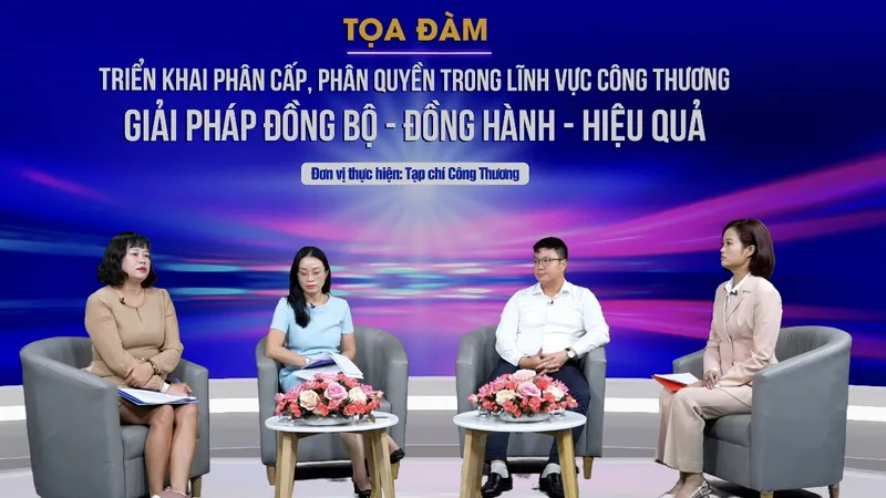 Quang cảnh cuộc tọa đàm ngày 7-11