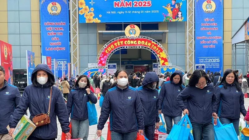 Hà Nội: Trao hơn 10.000 voucher và suất quà tại “Chợ Tết công đoàn” 2026