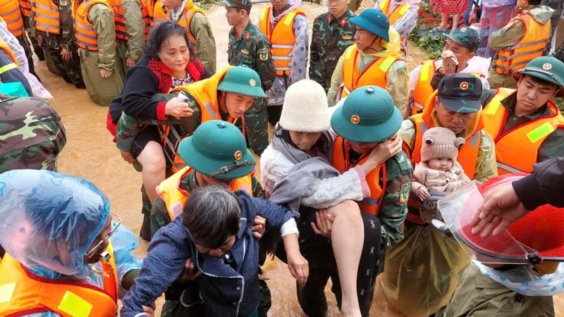 Miền Trung: Ít nhất 50 người thiệt mạng và mất tích do mưa lũ, sạt lở 