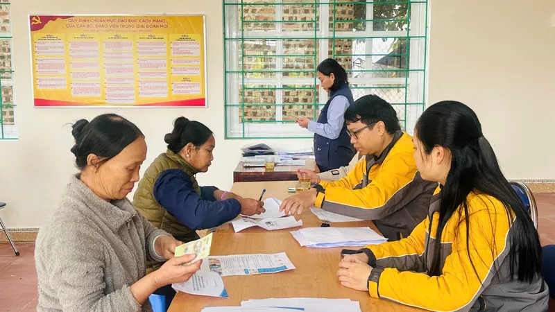 Hỗ trợ tiền mặt cho người dân bị ảnh hưởng mưa lũ tại Cao Bằng