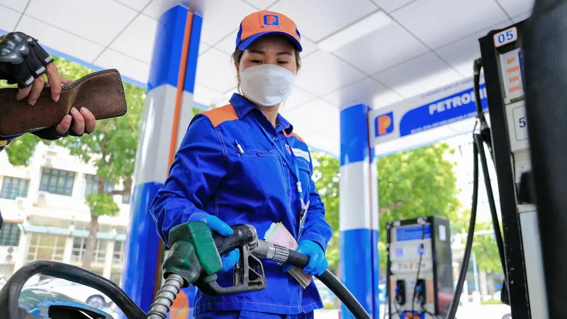 Chiều 11-12, giá xăng dầu trong nước đồng loạt giảm