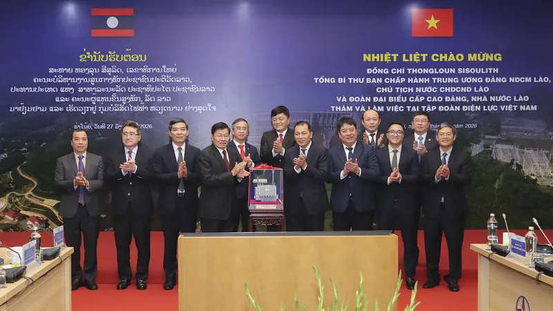 Tổng Bí thư, Chủ tịch nước Lào Thongloun Sisoulith thăm, làm việc tại EVN