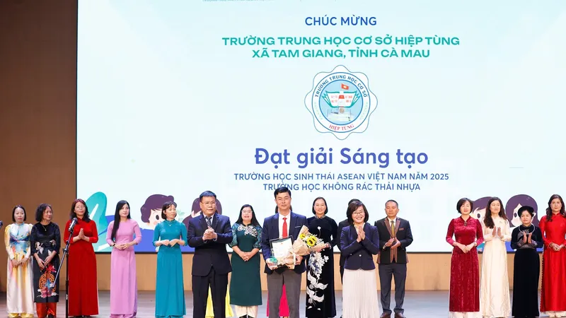 Hàng ngàn học sinh dự lễ trao giải thưởng “Trường học không rác thải nhựa”