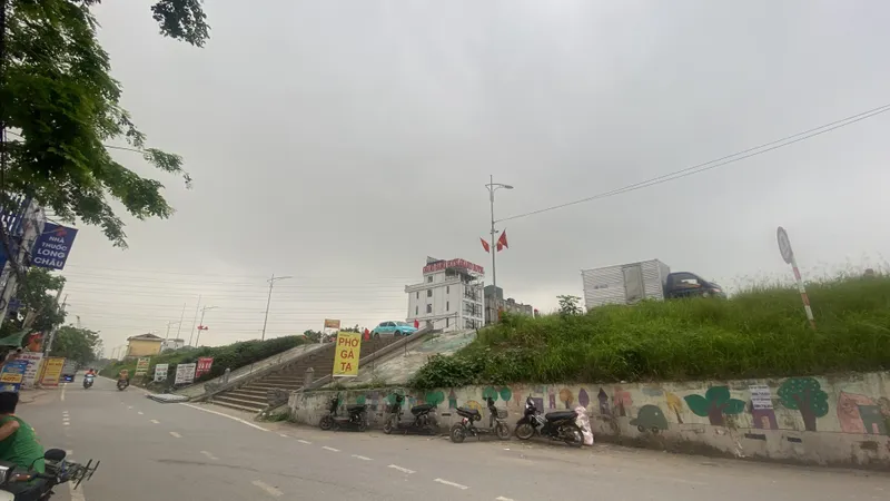 Ngoại thành Hà Nội nhiều mây, có dấu hiệu mưa. Ảnh: PHÚC HẬU