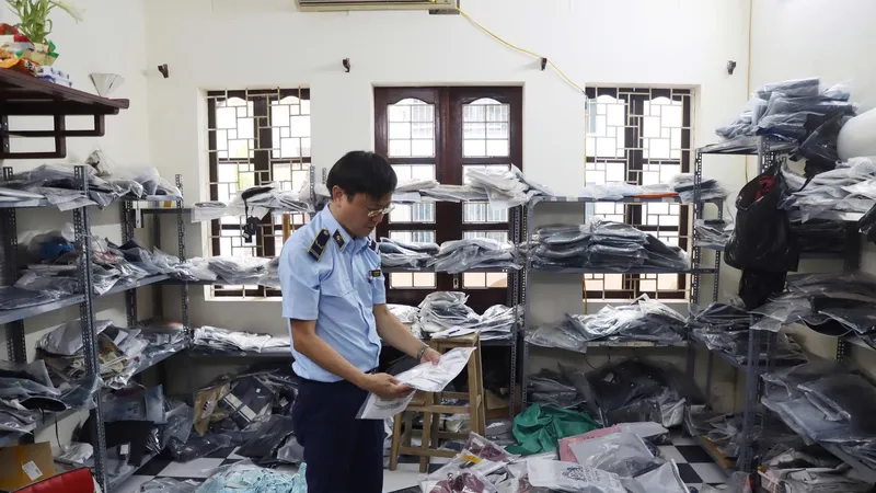 Phát hiện 728 sản phẩm nghi giả mạo tại cơ sở từng vi phạm