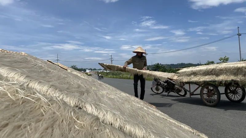 Nắng nóng gay gắt kéo dài đến ngày 28-5, miền Trung có nơi vượt 40 độ C