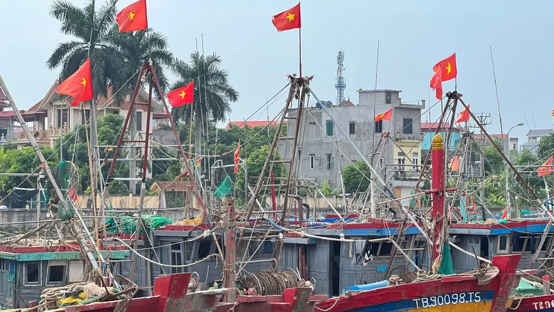 Tỉnh Quảng Ninh và Ninh Bình cấm biển từ trưa và chiều 3-7 