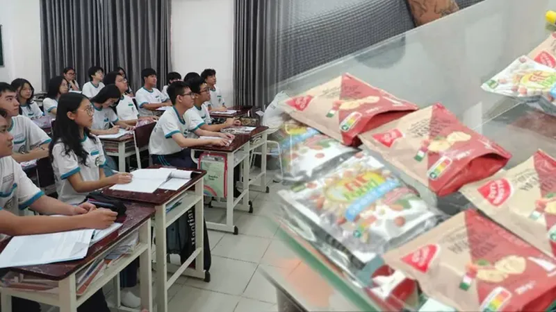 Podcast bản tin tối 3-6: TPHCM: 944 học sinh được tuyển thẳng lớp 10 công lập; 5.000 viên thuốc lắc ngụy trang đồ ăn kiêng "chạy về" Việt Nam