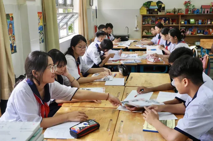 Podcast: Quy định mới về khen thưởng, kỷ luật học sinh: Tính nhân văn sẽ siết chặt kỷ cương trường học? 