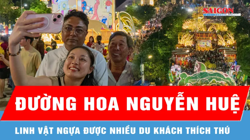 Đường hoa Nguyễn Huệ: Linh vật ngựa được nhiều du khách ưa thích 