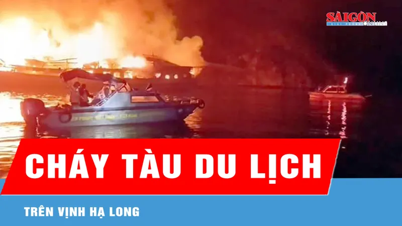 Cháy tàu du lịch trên vịnh Hạ Long