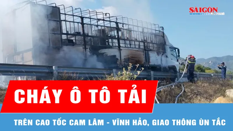 Cháy ô tô tải trên cao tốc Cam Lâm - Vĩnh Hảo, giao thông ùn tắc 
