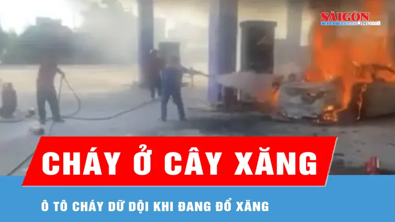 Đà Nẵng: Ô tô bốc cháy dữ dội khi đang dừng đổ xăng 