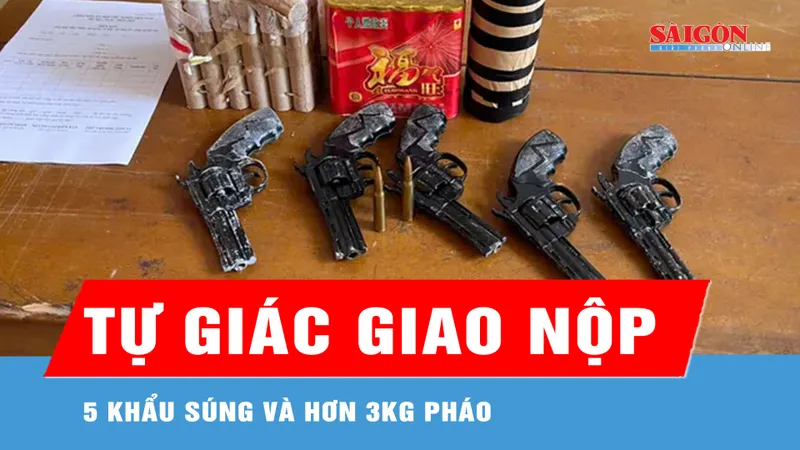 Người dân tự giác giao nộp 5 khẩu súng và hơn 3kg pháo