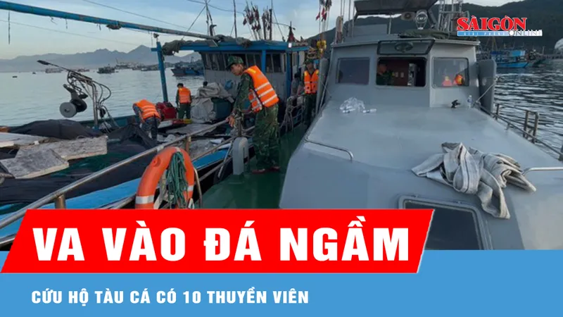  Cứu hộ tàu cá va vào đá ngầm, làm thủng vỏ tàu 