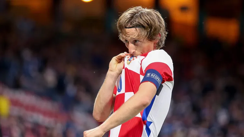 Luka Modric - người đi giữa lằn ranh dân tộc Croatia