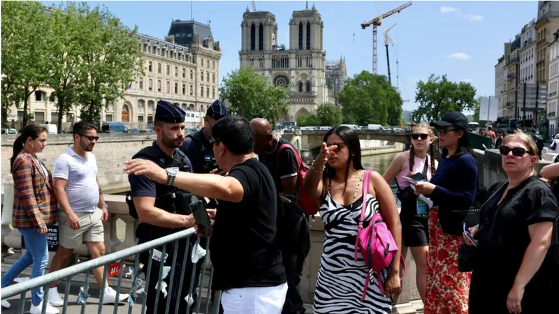 Lăng kính Paris 2024: Khi du khách thích xem thi đấu hơn là mua sắm