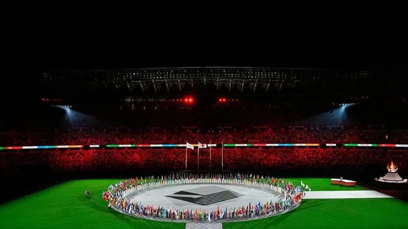 Kịch bản lễ bế mạc Olympic phải sửa 'nhiều' lần sau khai mạc gây tranh cãi