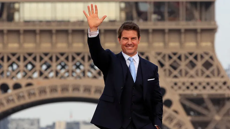Thời trang Paris 2024 qua ảnh (Phần 2): Muôn kiểu xem Olympic của sao Hollywood. Chờ xem Tom Cruise có màn gây sốc tại lễ bế mạc 