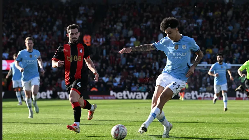Nico O'Reilly kiến tạo bàn gỡ hòa của Erling Haaland cho Manchester City trong chiến thắng 2-1 trước Bournemouth. Ảnh: Graham Hunt/ProSports/Shutterstock