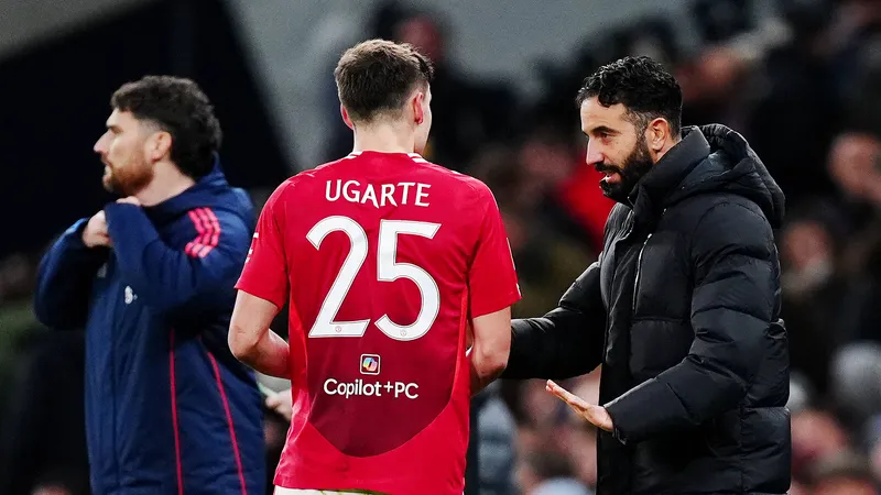 Tốn 201 triệu bảng cho hàng công mới - Giờ Man United chỉ còn lo tuyến giữa?