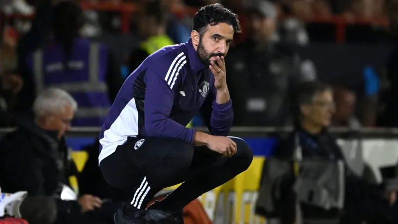 Bị đánh bại, bối rối, và mất phương hướng: Man United và Ruben Amorim sẽ đi đâu từ đây?
