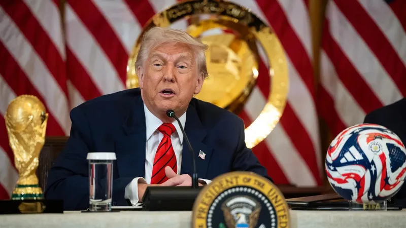 Tổng thống Trump dọa tước quyền đăng cai World Cup của Boston và Olympic của Los Angeles