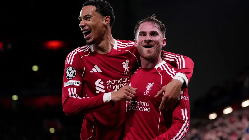 Đêm Liverpool "lột xác": Bradley rực sáng, Alexander-Arnold nhận trái đắng