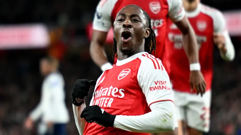 Eberechi Eze: Bản hòa âm nhẹ tênh giữa bão tố Derby London