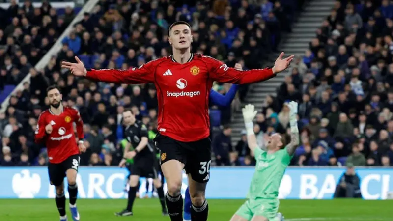 Man United hồi sinh từ những bản hợp đồng thông minh