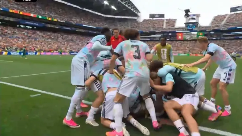 Bỉ - Senegal 3-2: Màn ngược dòng không tưởng và bàn thắng muộn nhất lịch sử World Cup