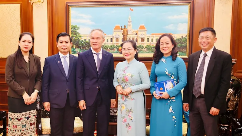 Đồng chí Nguyễn Thị Lệ tại buổi tiếp Tân TLS Lào tại TPHCM Phonesy Bounmixay