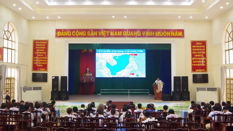 Lữ đoàn 125, Vùng 2 Hải quân tuyên truyền biển, đảo cho sinh viên