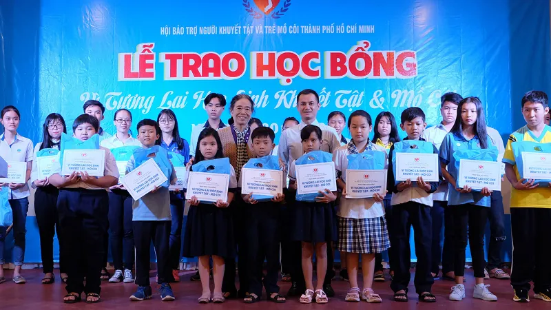 570 suất học bổng dành cho các em có hoàn cảnh khó khăn