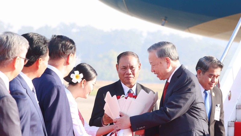 苏林总书记抵达万象，开始对老挝进行国事访问