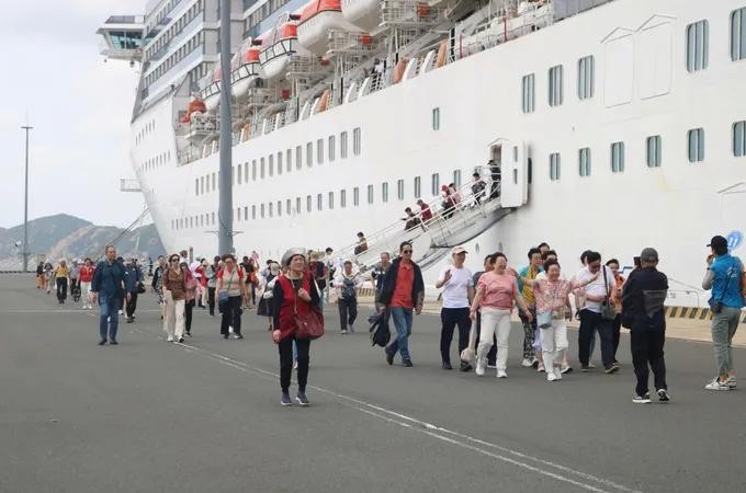2200名国际游客乘坐邮轮抵达庆和省