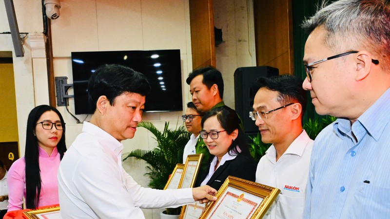 胡志明市人民议会主席武文明：选举成功后集中健全政府架构