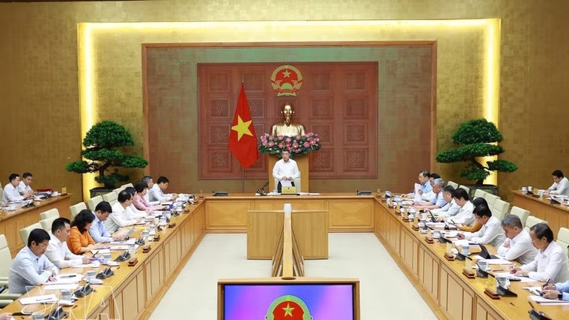 越南政府总理：从管理思维转向服务与建设思维，促进生产、投资、经营发展