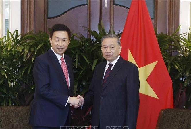  苏林总书记、国家主席会见吉宝集团（Keppel）首席执行官卢振华。 